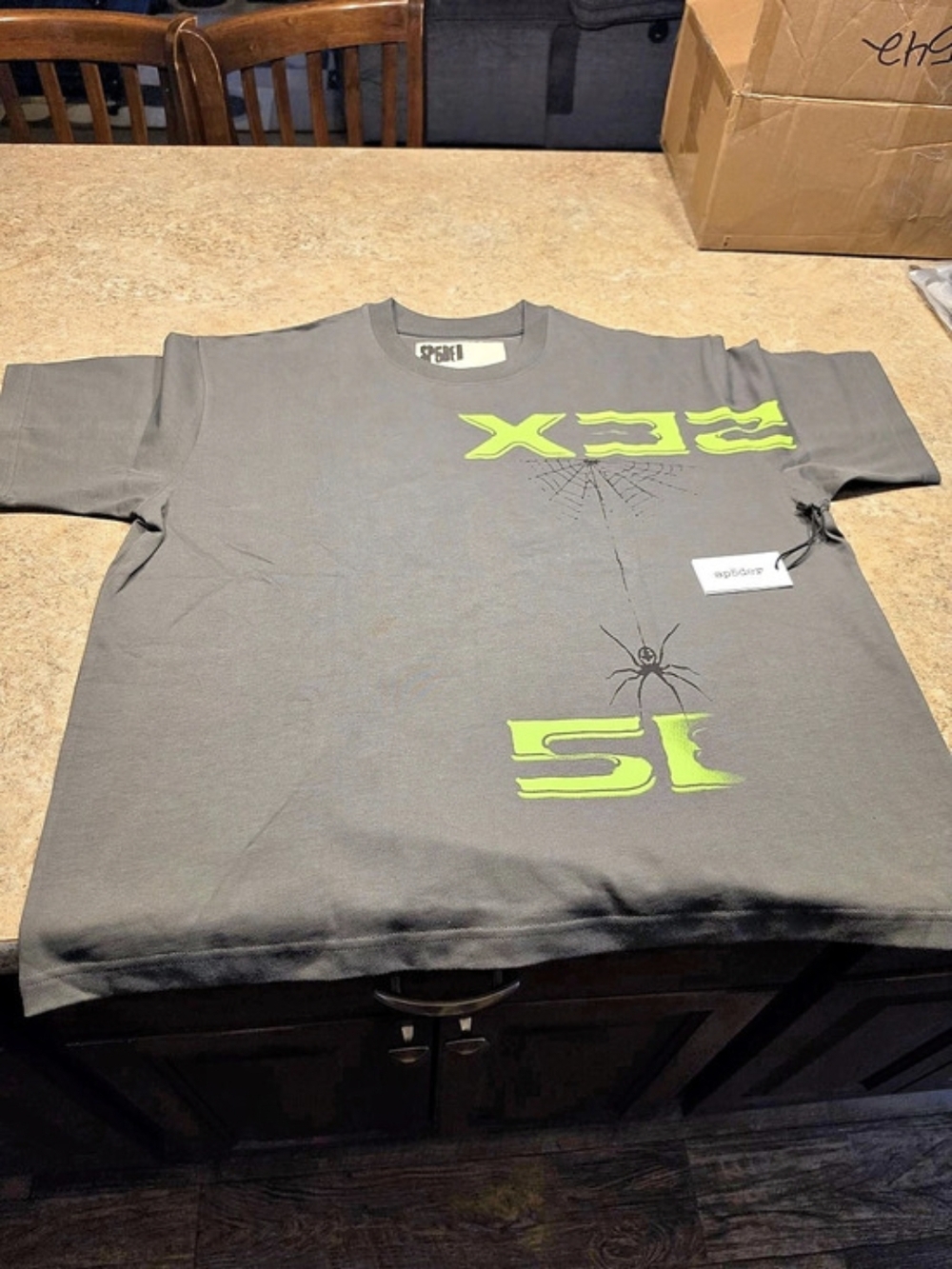 King Spider Graphic Short Sleeve Tee Gray Large NWT